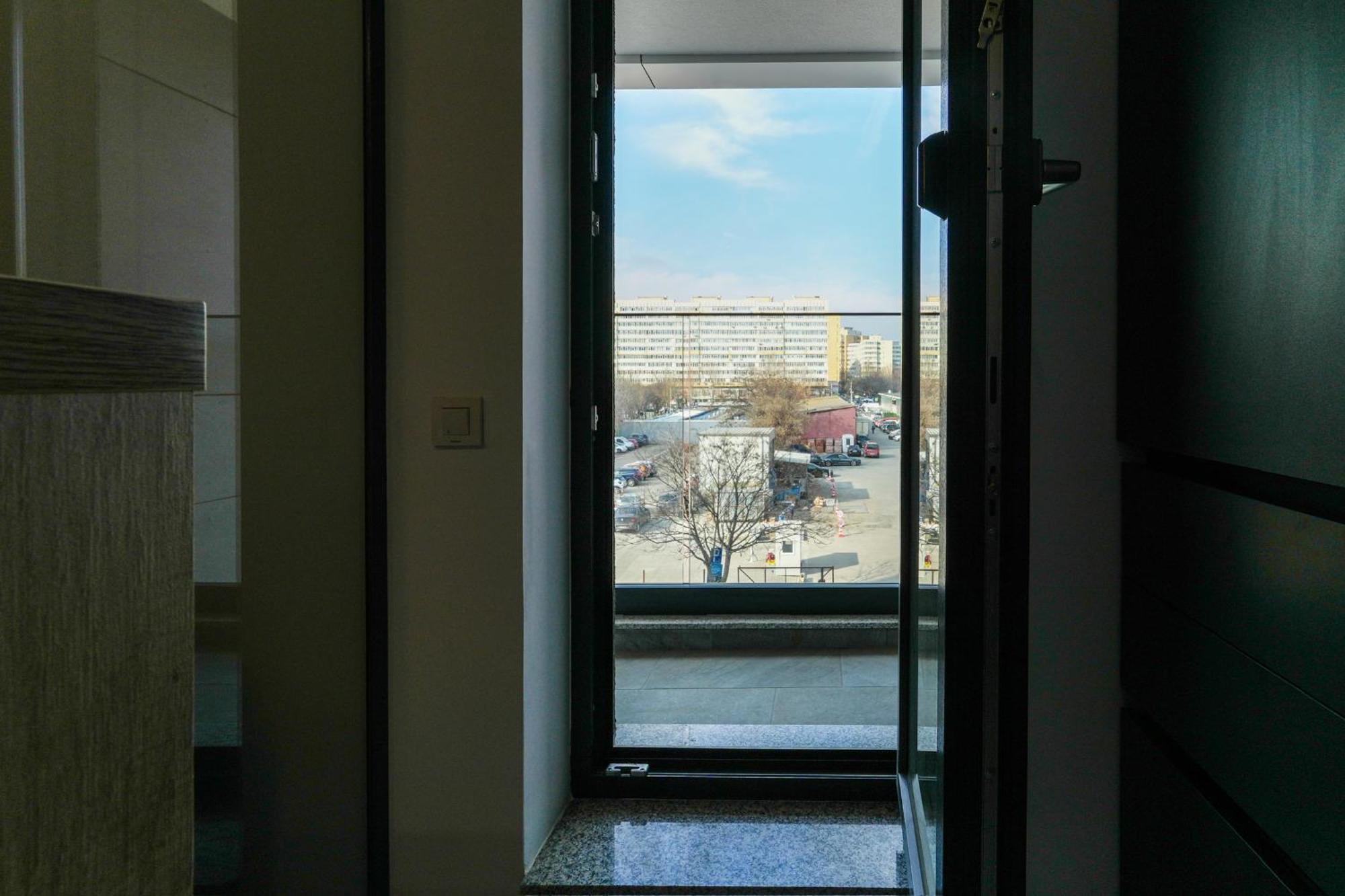 Sandra - Park-View Apt With Balcony & Parking Bukarest Exteriör bild