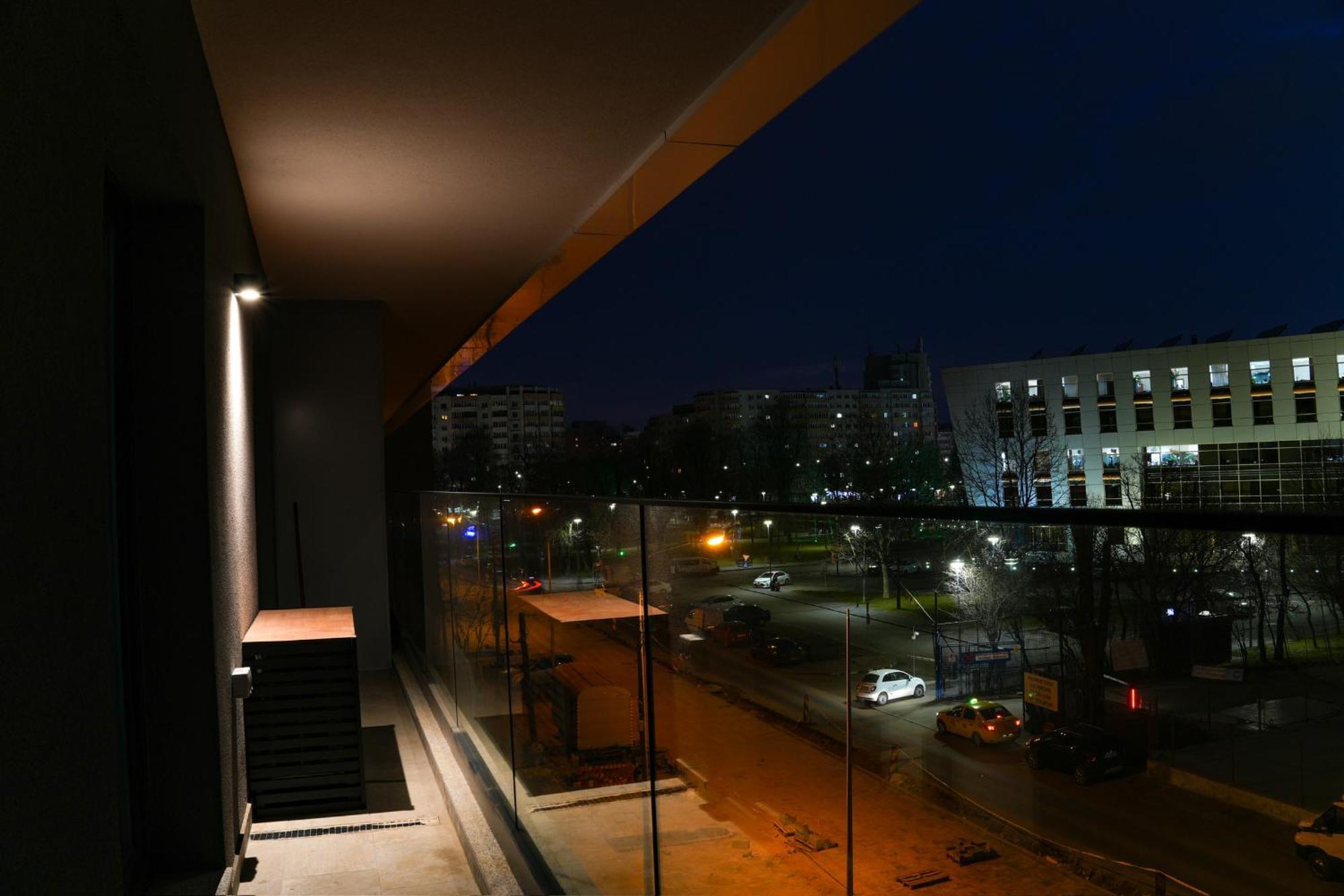 Sandra - Park-View Apt With Balcony & Parking Bukarest Exteriör bild