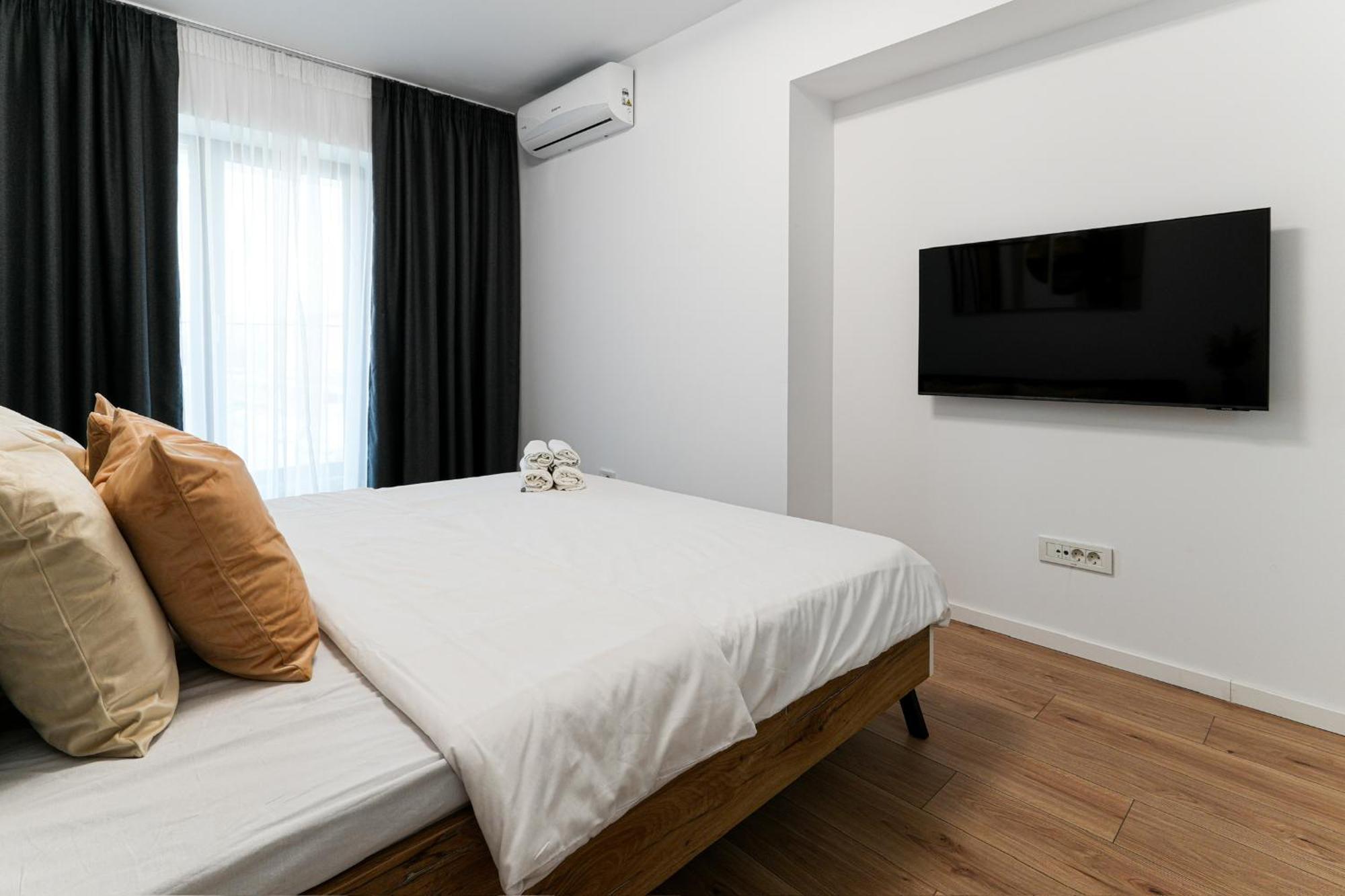 Sandra - Park-View Apt With Balcony & Parking Bukarest Exteriör bild