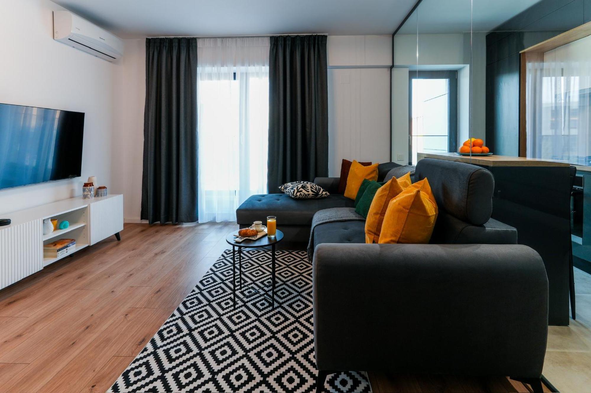 Sandra - Park-View Apt With Balcony & Parking Bukarest Exteriör bild